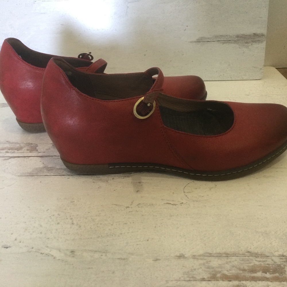 Dansko Women's Red Loralie Mary Jane Shoes 37